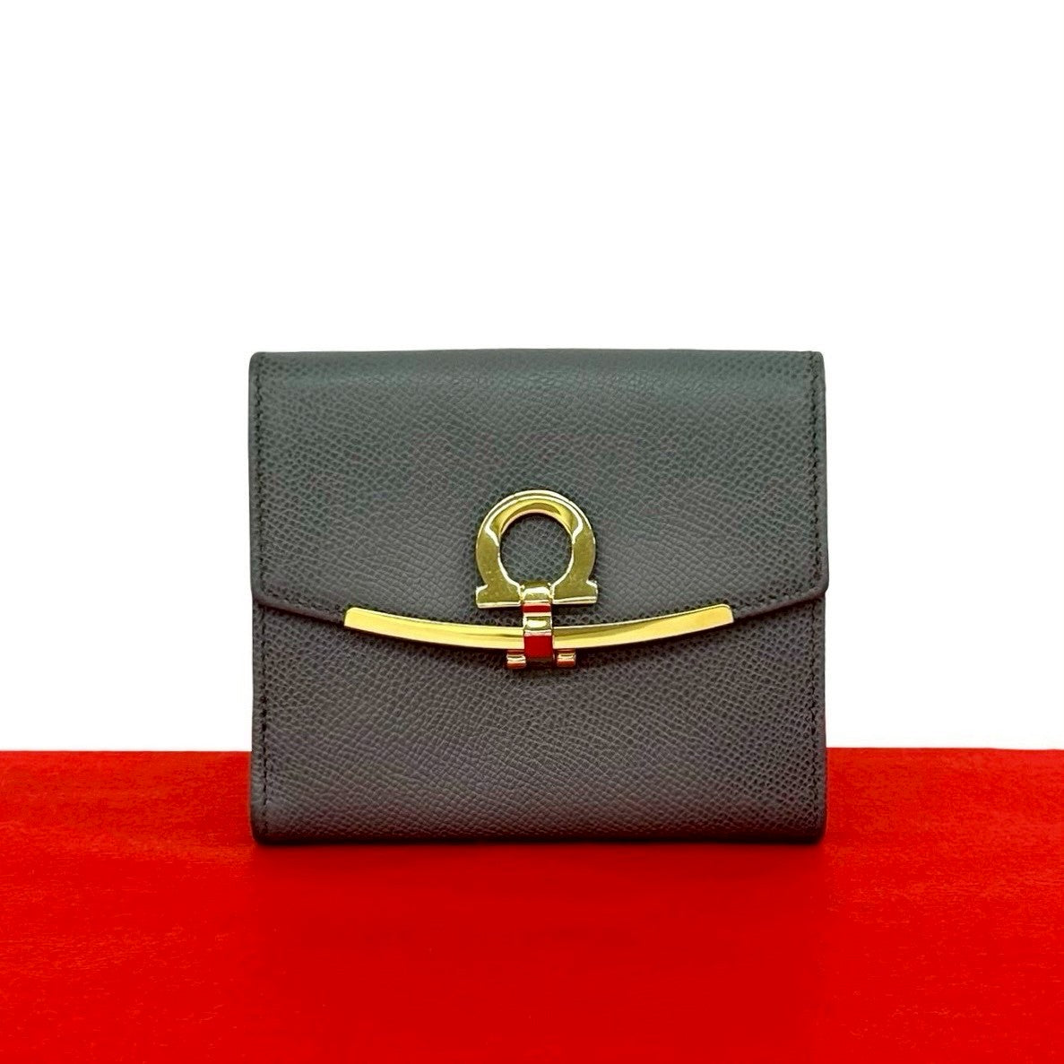 Salvatore Ferragamo サルヴァトーレフェラガモ 二つ折り財布