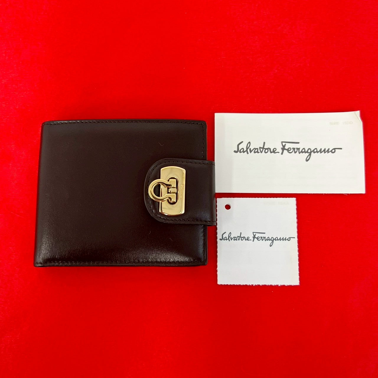 Salvatore Ferragamo サルヴァトーレフェラガモ ガンチーニ 金具 二つ折り財布