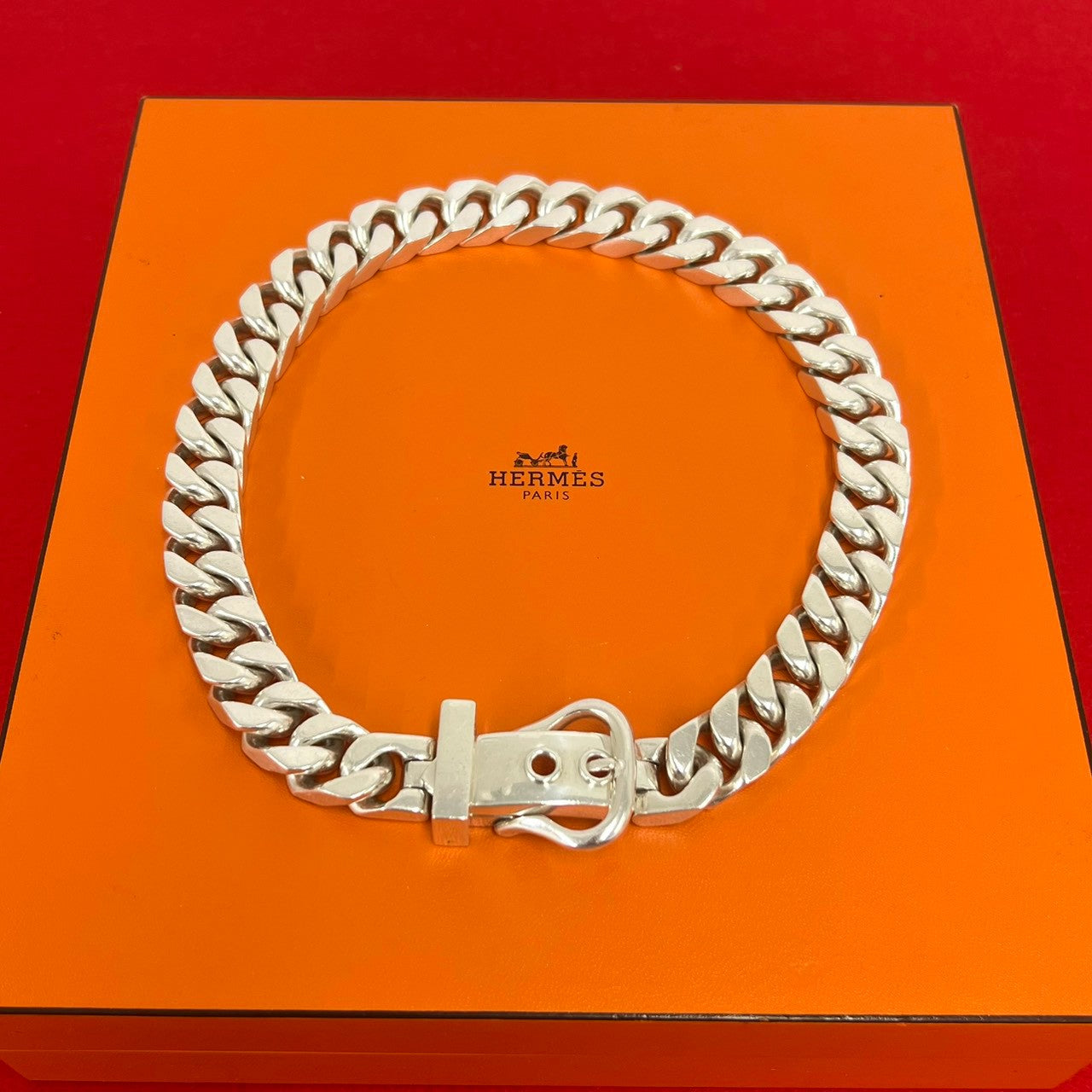 HERMES ブックルセリエ GM ネックレスの全体とオレンジ色の箱