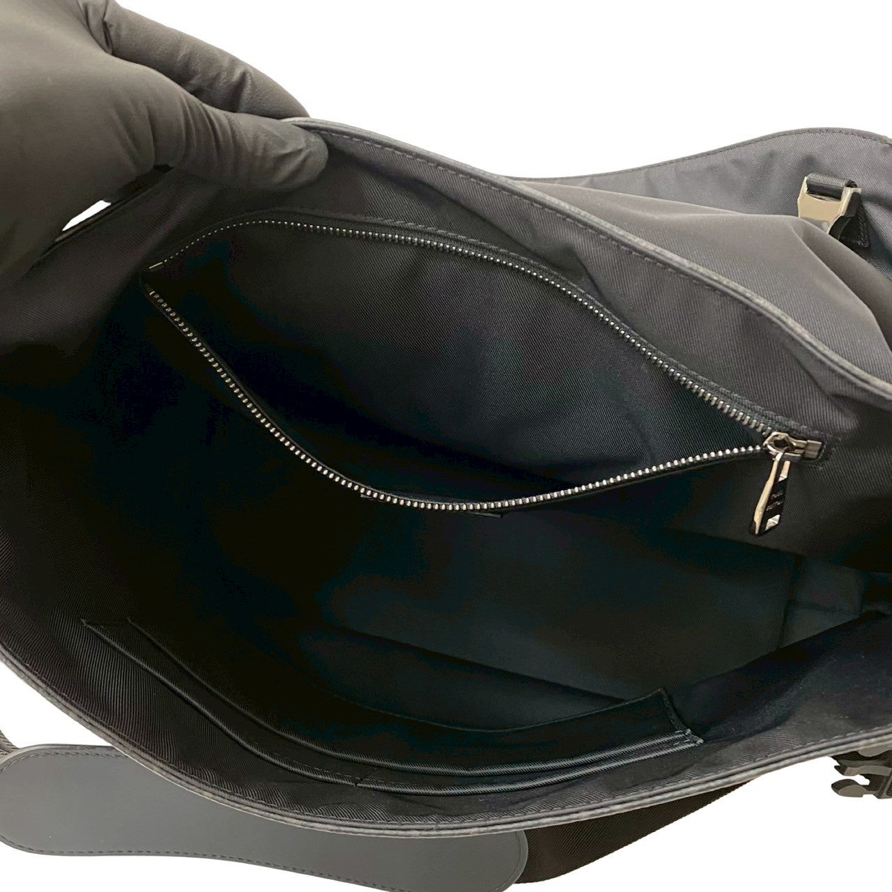 LOUIS VUITTON メッセンジャー ヴォワヤージュ MM 9