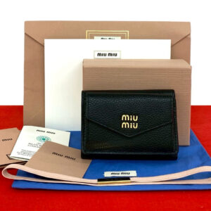 MIUMIU ミュウミュウ 三つ折り財布