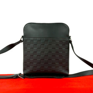 LOUIS VUITTON ルイヴィトン ディストリクト ショルダーバッグ
