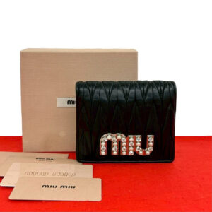 MIUMIU ミュウミュウ 二つ折り財布