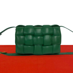BOTTEGA VENETA ボッテガヴェネタ パデッドカセット ショルダーバッグ