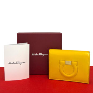 Salvatore Ferragamo サルヴァトーレフェラガモ 二つ折り財布