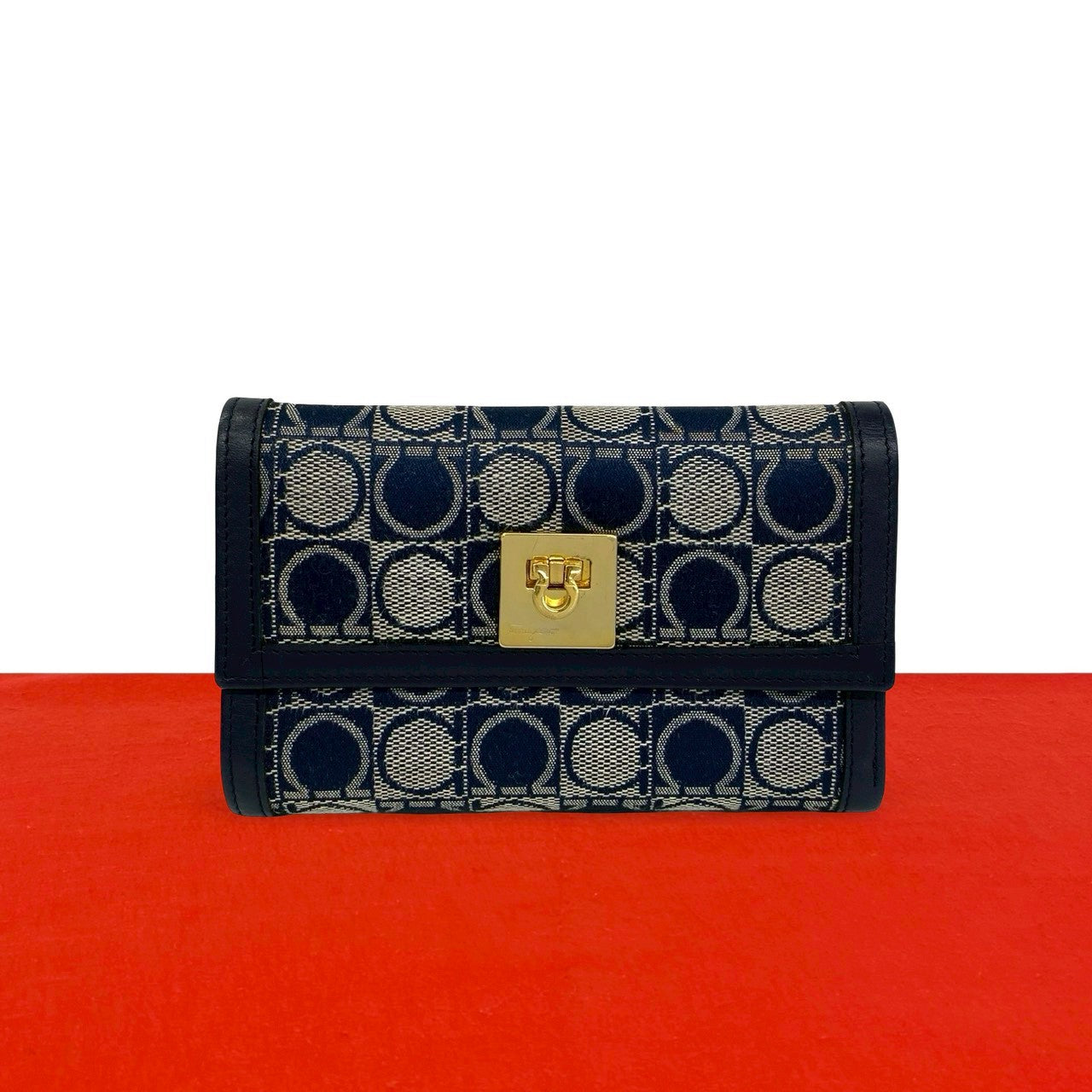 Salvatore Ferragamo サルヴァトーレフェラガモ 三つ折り財布
